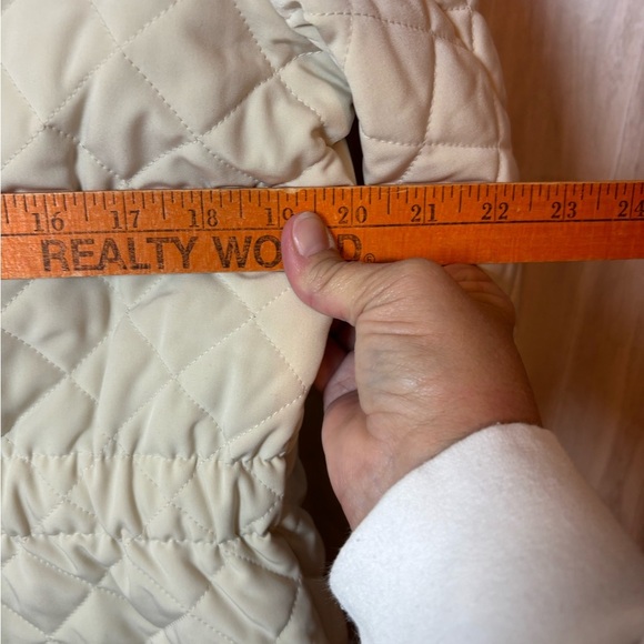 Esprit Beige Quilted Women's Puffer Jacket - Picture 7 of 8